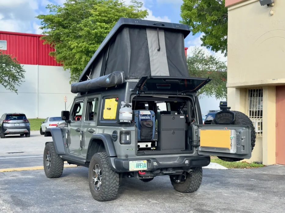 Jeep JL with drawer system 